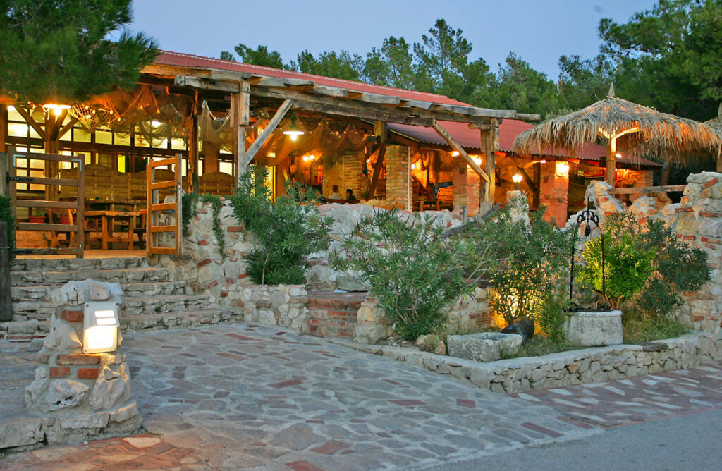 Village Simuni restauracje