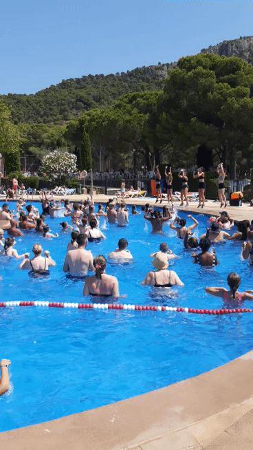 Aqua gym w basenie Panorama na campingu Castell Montgri