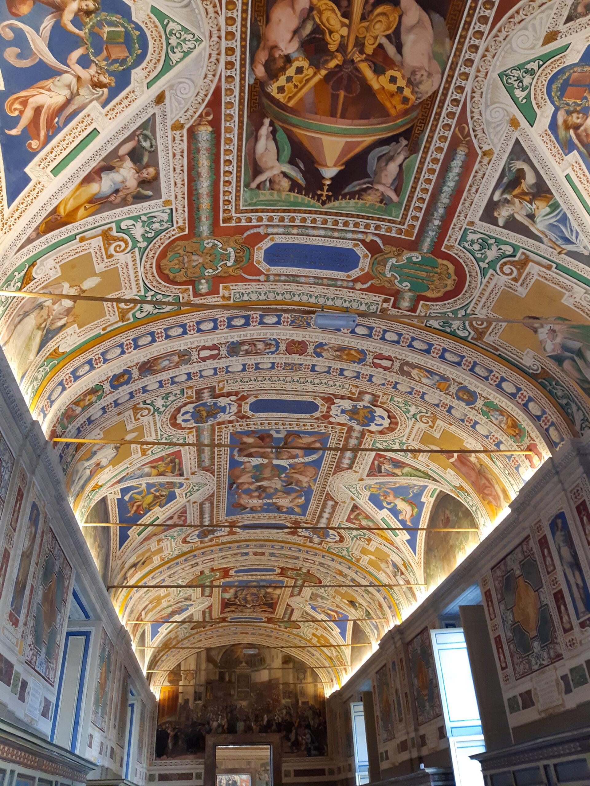 Obrazy na sklepieniu korytarza w Muzeach Watykańskich