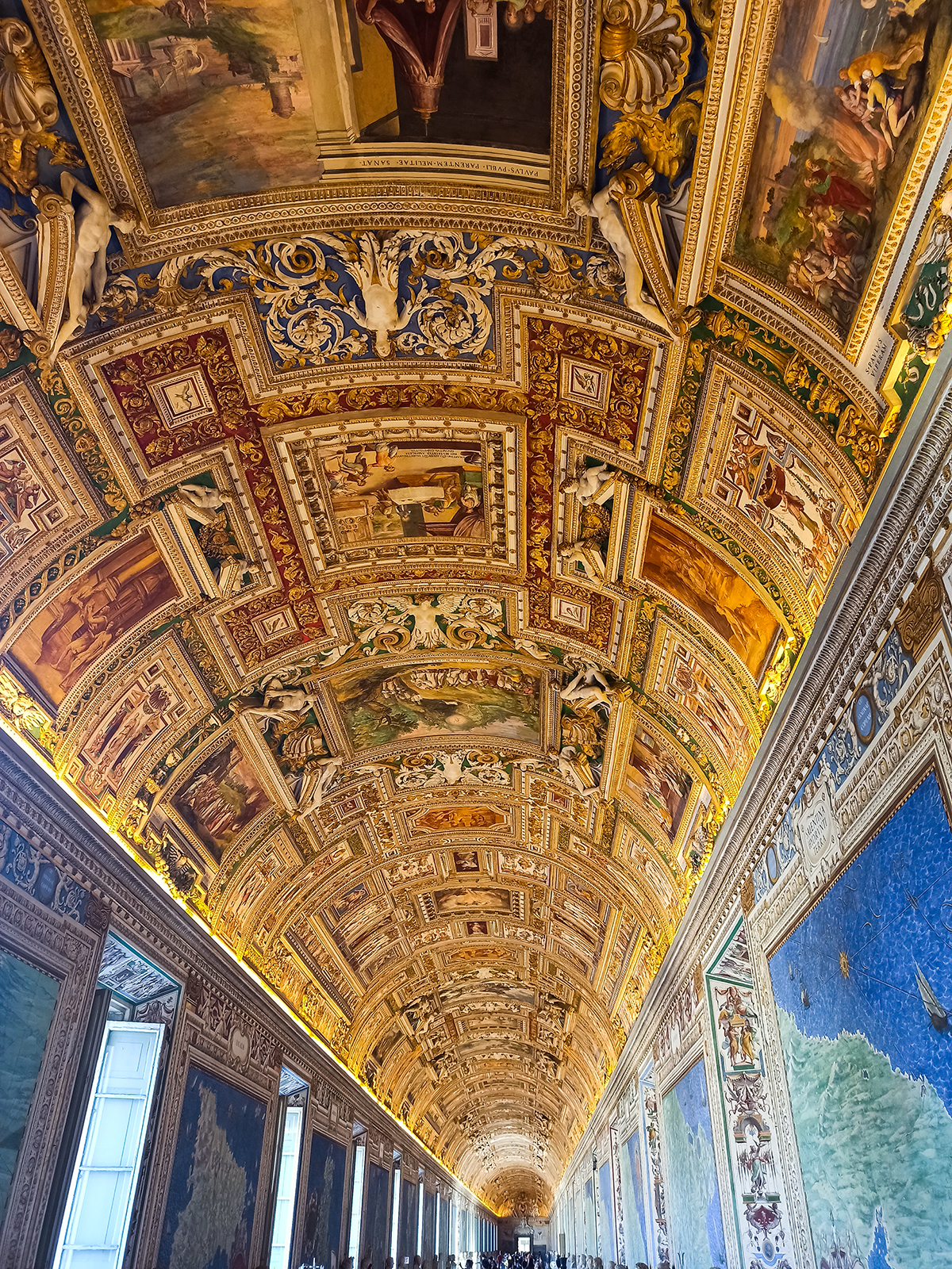 Ozdobne sklepienie w Galerii Map w Muzeach Watykańskich