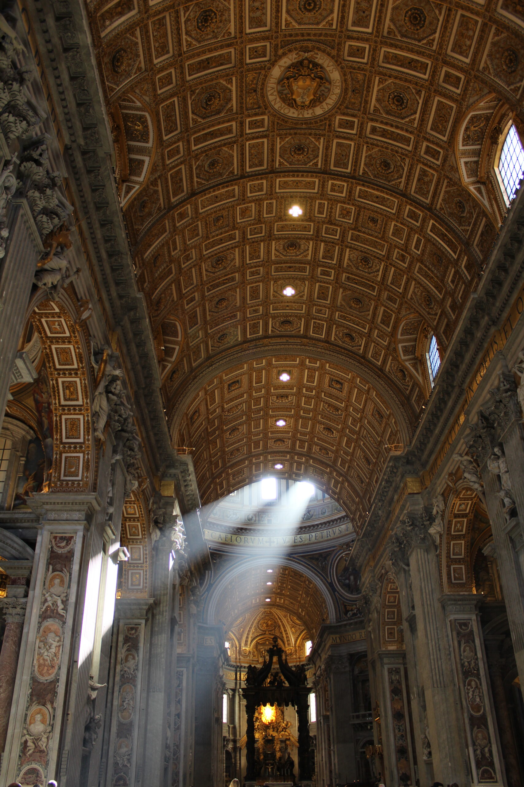 Wnętrze Bazyliki św. Piotra w Watykanie